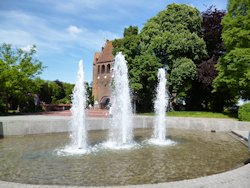 Kleiner Springbrunnen im Kurpark vor der Wandelhalle